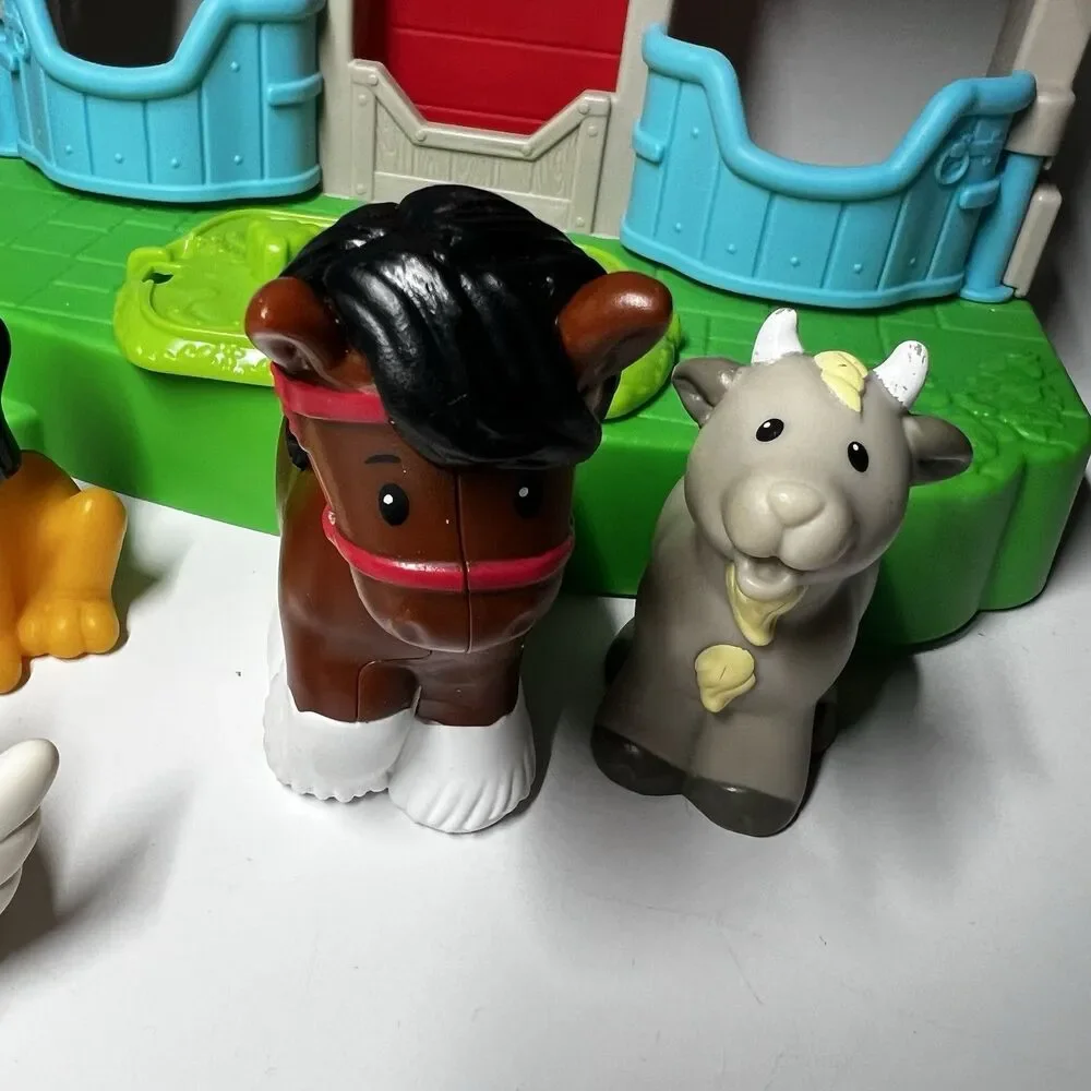 Fisher-Price Little People Friendly Horses Stable Barn Playset & 9 Figures